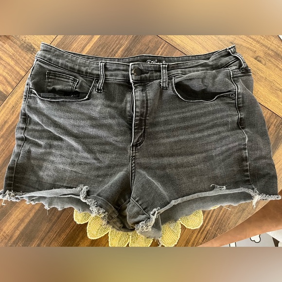 Black distressed denim shorts - Picture 1 of 2